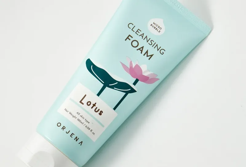 CLEANSING FOAM Lotus