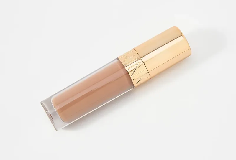 Satin li̇quid eye shadow